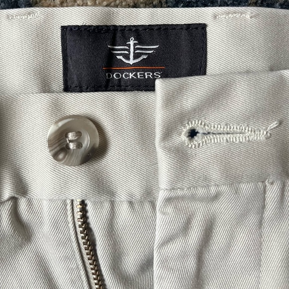 Khaki pants - Docker’s - Excellent condition - Picture 2 of 4